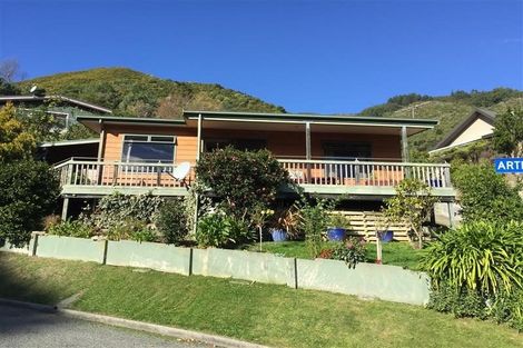 Photo of property in 5a Arthur Crescent, Waikawa, Picton, 7220