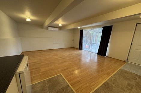 Photo of property in 18 Normanton Street, Glenfield, Auckland, 0629