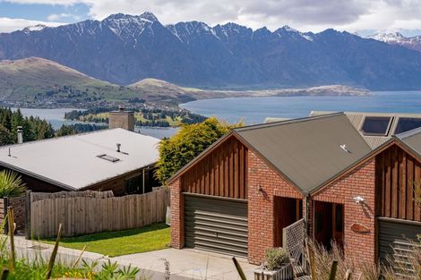 Photo of property in 138a Wynyard Crescent, Fernhill, Queenstown, 9300