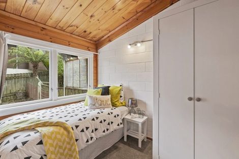 Photo of property in 2/15 Selwyn Crescent, Forrest Hill, Auckland, 0620