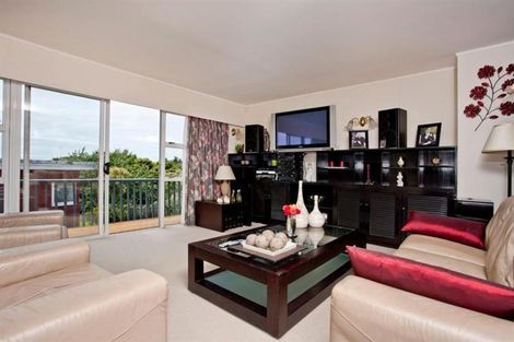 Photo of property in 1 Hume Drive, Hillcrest, Auckland, 0627