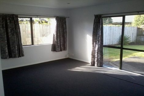 Photo of property in 12 O'sullivan Place, Waiuku, 2123