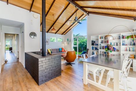 Photo of property in 13 Fleetwood Grove, Waikanae, 5036