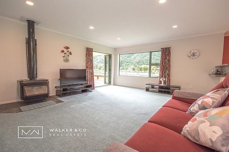 Photo of property in 15 Malcolm Gillies Grove, Totara Park, Upper Hutt, 5018