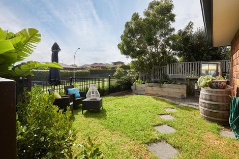 Photo of property in 16 Olive Close, Omokoroa, 3114