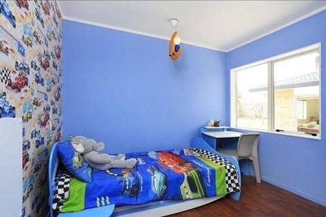 Photo of property in 2 Kelman Road, Kelston, Auckland, 0602