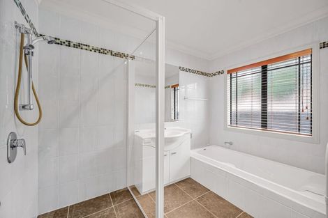 Photo of property in 5 Russell Robertson Drive, Havelock North, 4130