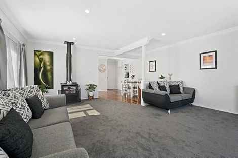 Photo of property in 10 Oak Street, Ebdentown, Upper Hutt, 5018