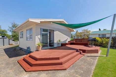 Photo of property in 17 Abraham Crescent, Milson, Palmerston North, 4414