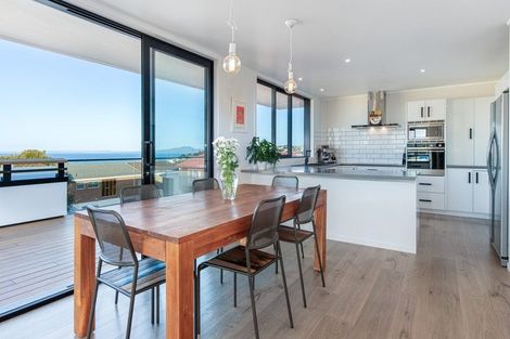 Photo of property in 1/2-4 Miri Road, Rothesay Bay, Auckland, 0630