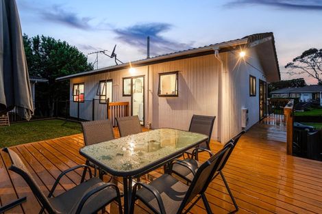 Photo of property in 59 Reynella Drive, Massey, Auckland, 0614