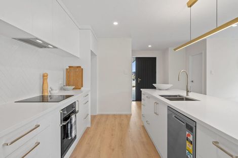 Photo of property in 2 Manatika Road, Karaka, Papakura, 2124