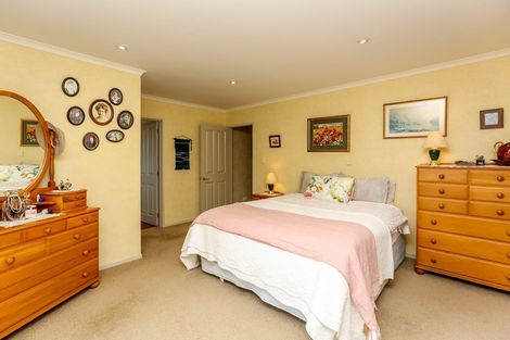 Photo of property in 1 Orlando Close, Frankleigh Park, New Plymouth, 4310