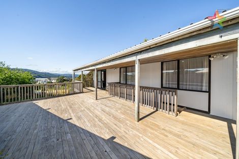 Photo of property in 1 Mcmanaway Grove, Stokes Valley, Lower Hutt, 5019