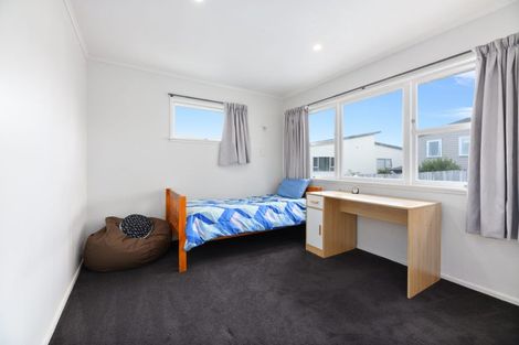 Photo of property in 37 Awaroa Road, Sunnyvale, Auckland, 0612