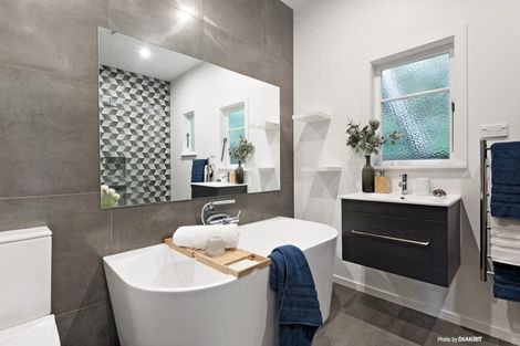 Photo of property in 54 Moana Road, Kelburn, Wellington, 6012