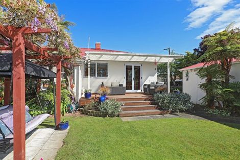 Photo of property in 32 Campbell Street, Havelock North, 4130