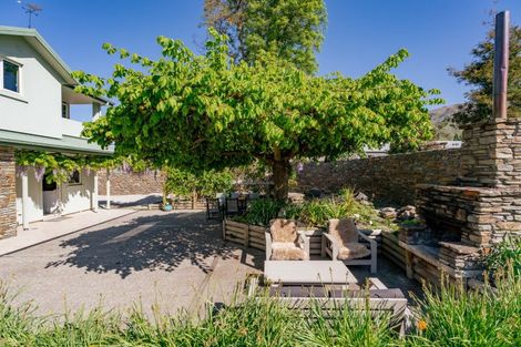 Photo of property in 2c Macandrew Lane, Wanaka, 9305