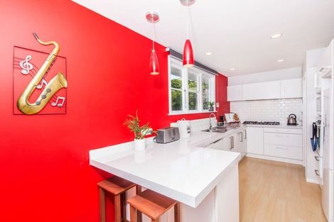 Photo of property in 37a Victory Crescent, Tawa, Wellington, 5028