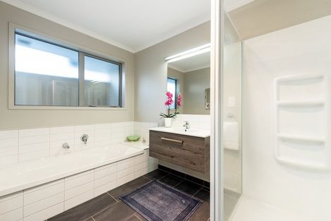 Photo of property in 18 North Bay Road, Pyes Pa, Tauranga, 3112