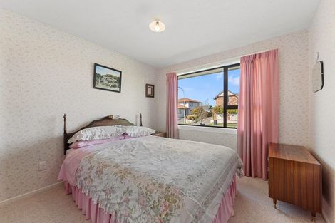 Photo of property in 9 Lowry Avenue, Redwood, Christchurch, 8051