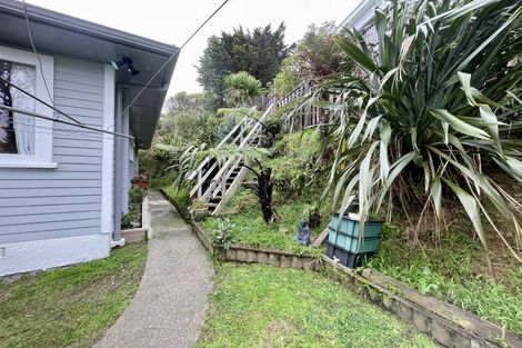 Photo of property in 19 Salford Street, Newlands, Wellington, 6037