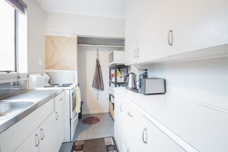 Photo of property in 2/146 Newlands Road, Newlands, Wellington, 6037