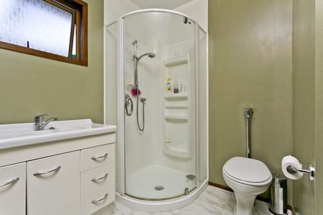 Photo of property in 2/39 Parr Terrace, Castor Bay, Auckland, 0620