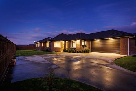 Photo of property in 7 Cyprus Place, Fitzherbert, Palmerston North, 4410