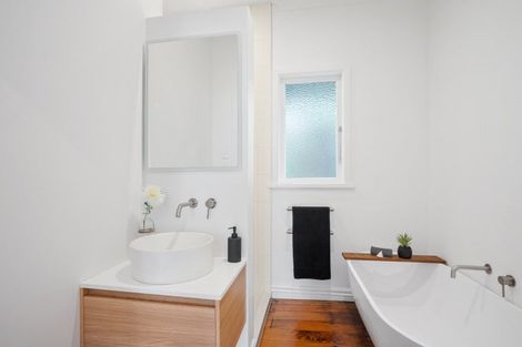 Photo of property in 48 Maida Vale Road, Roseneath, Wellington, 6011