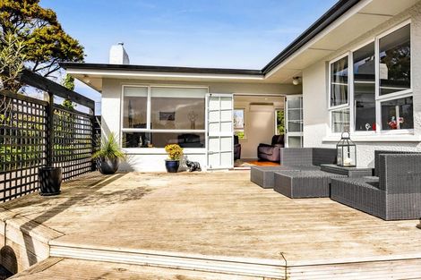 Photo of property in 16 Dives Avenue, Hawera, 4610