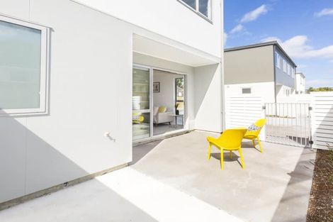 Photo of property in 44d Pine Avenue, Upper Hutt Central, Upper Hutt, 5018