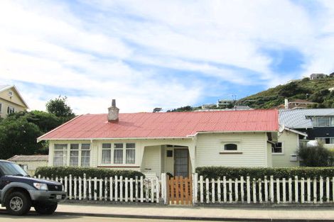 Photo of property in 211 Clyde Street, Island Bay, Wellington, 6023