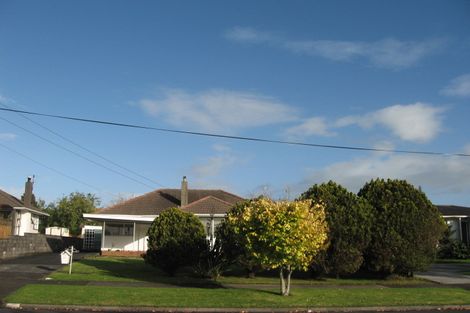 Photo of property in 17 Gossamer Drive, Pakuranga Heights, Auckland, 2010