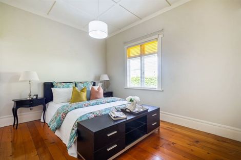 Photo of property in 16 Horotutu Road, Greenlane, Auckland, 1061