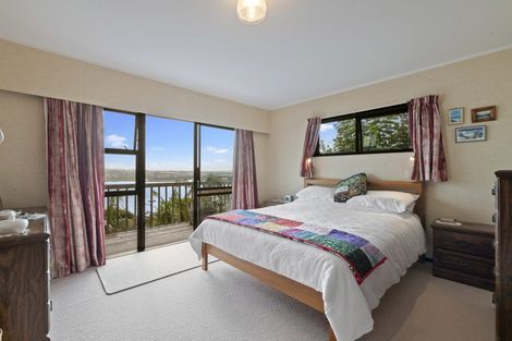 Photo of property in 32 Telstar Place, Beach Haven, Auckland, 0626