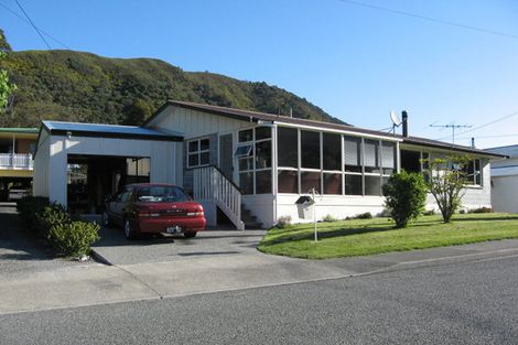Photo of property in 20 Canterbury Street, Picton, 7220