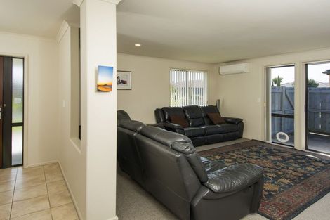 Photo of property in 10 Beachmere Place, Papamoa Beach, Papamoa, 3118