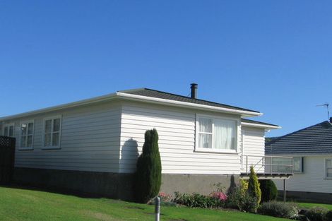 Photo of property in 66 Raroa Terrace, Tawa, Wellington, 5028