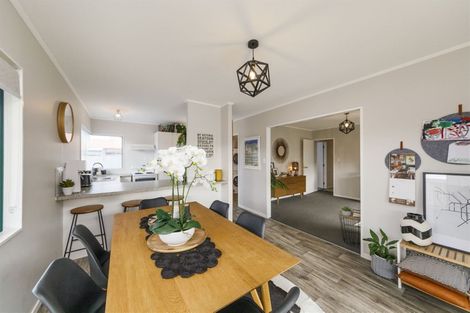 Photo of property in 102 Roberts Line, Kelvin Grove, Palmerston North, 4414