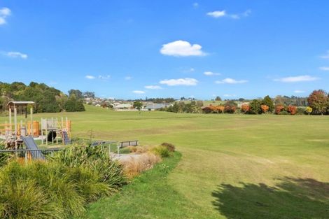 Photo of property in 64 Ayrshire Drive, Grandview Heights, Hamilton, 3200