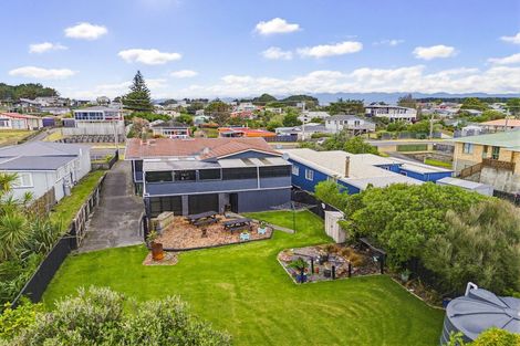 Photo of property in 79 Park Avenue, Waitarere Beach, Levin, 5510
