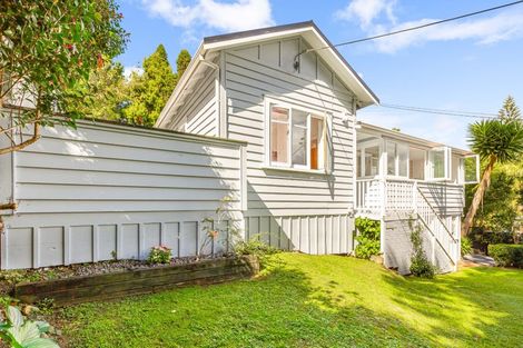 Photo of property in 88 Woodlands Park Road, Titirangi, Auckland, 0604