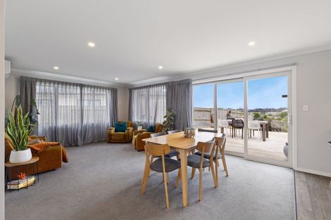 Photo of property in 1 Gibraltar Way, Fitzherbert, Palmerston North, 4410