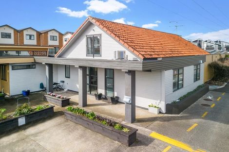 Photo of property in 1/176 Mcleod Road, Te Atatu South, Auckland, 0610