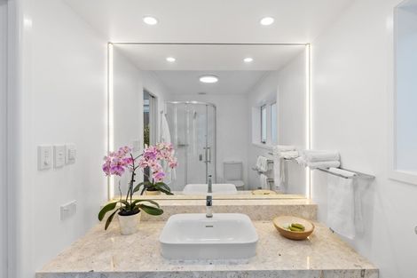 Photo of property in 3/32 Beach Road, Castor Bay, Auckland, 0620