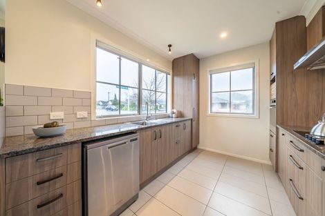 Photo of property in 1 Yeats Grove, Trentham, Upper Hutt, 5018