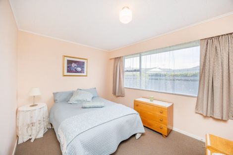 Photo of property in 18 Westhaven Grove, Takaro, Palmerston North, 4412