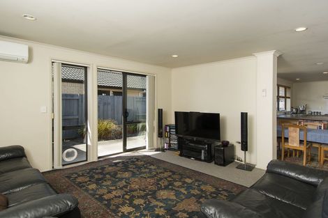 Photo of property in 10 Beachmere Place, Papamoa Beach, Papamoa, 3118