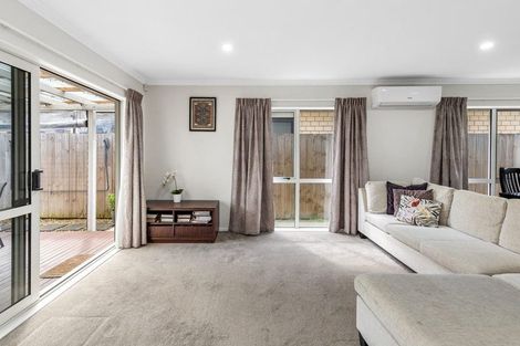 Photo of property in 16 Dolbel Place, Mangere East, Auckland, 2024